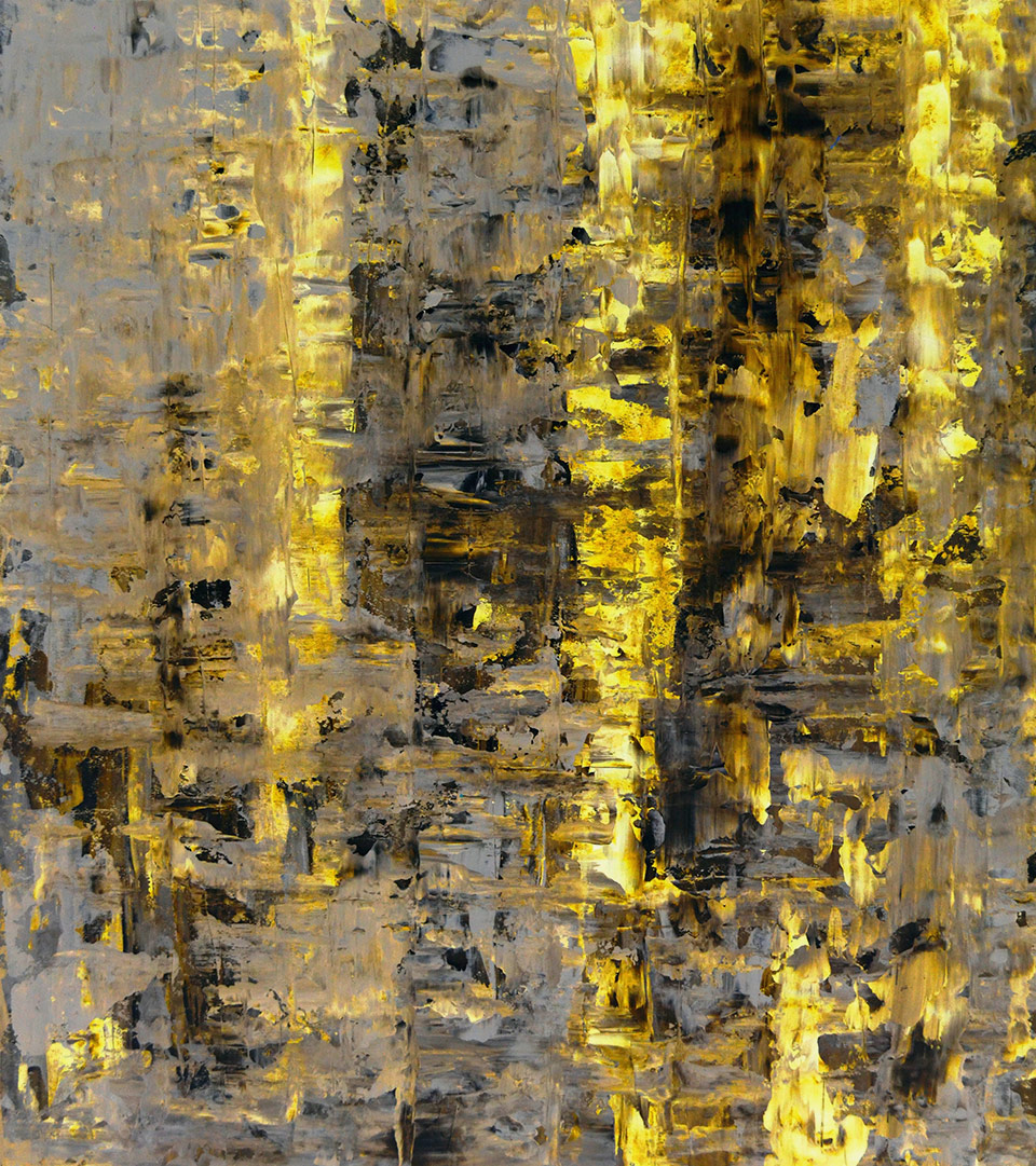 Texture pittorica astratta nei toni oro e grigio.